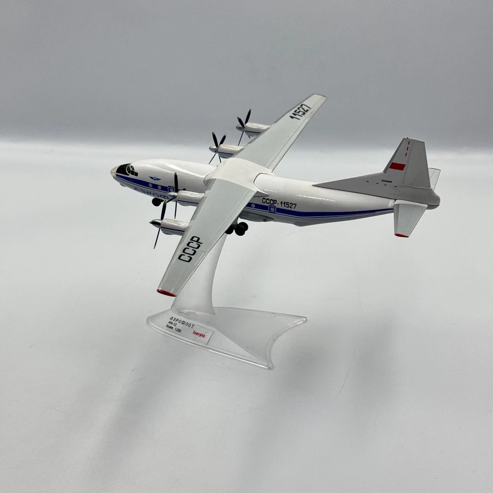 Antonov An-12 Aeroflot Reg: CCCP-11527 | Scale 1:200 | Plastic Model | Original - Image 3 of 4