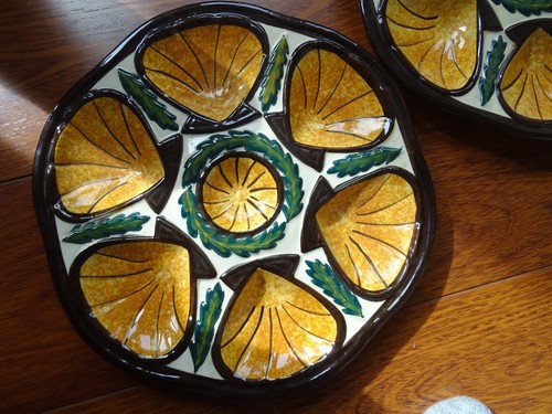 TWO PLATES OYSTER SHELLS MAJOLICA BRETON FRANCE SAINT JEAN DE BRETAGNE - Picture 3 of 11