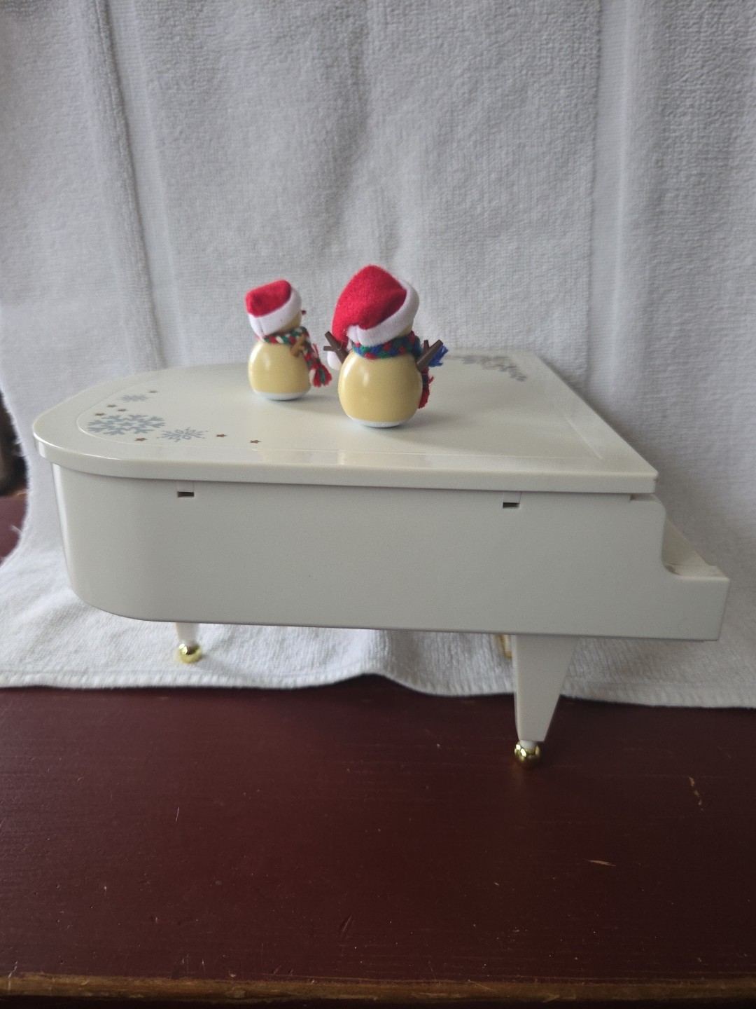 Vintage MAGICAL CHRISTMAS PIANO Plays 12 Christmas Songs 2005