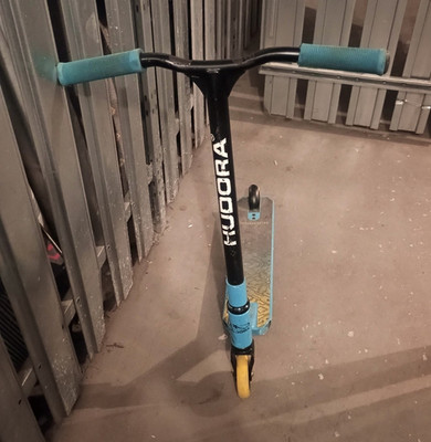 Hudora Stunt Scooter blau/schwarz/gelb 5 Zoll 70-79 cm bis 100 kg Griptape