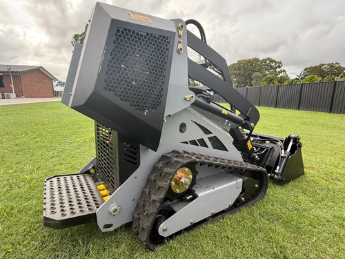 Brand New Derette DRT450 Mini Skid Loader - Honda Engine & Triple Pump