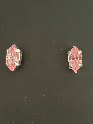 Schöne kleine Navette Ohrstecker mit Swarovski Light Rose. made in uk 