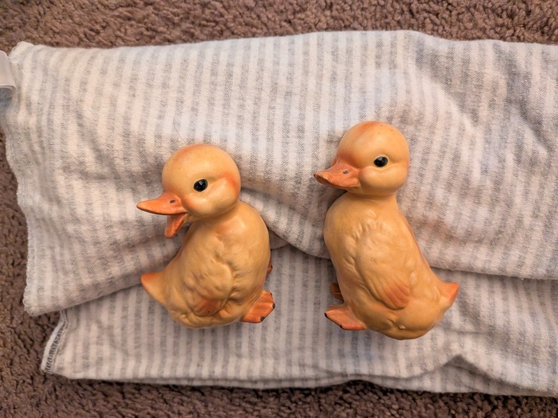 2 Vintage Lefton Yellow Baby Ducklings Duck Figurines Made In Japan 