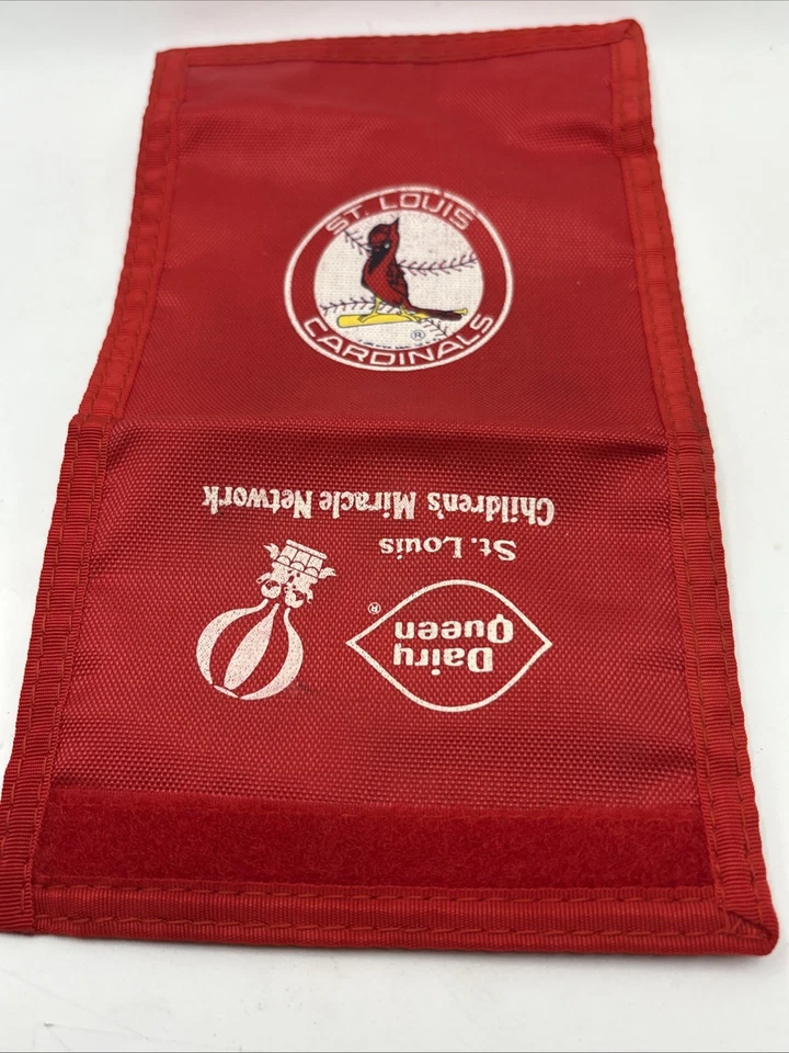 Cartera plegable de nailon roja de colección de los Cardenales de San Luis para niños Miracle Network años 80 Foto 3 de 4