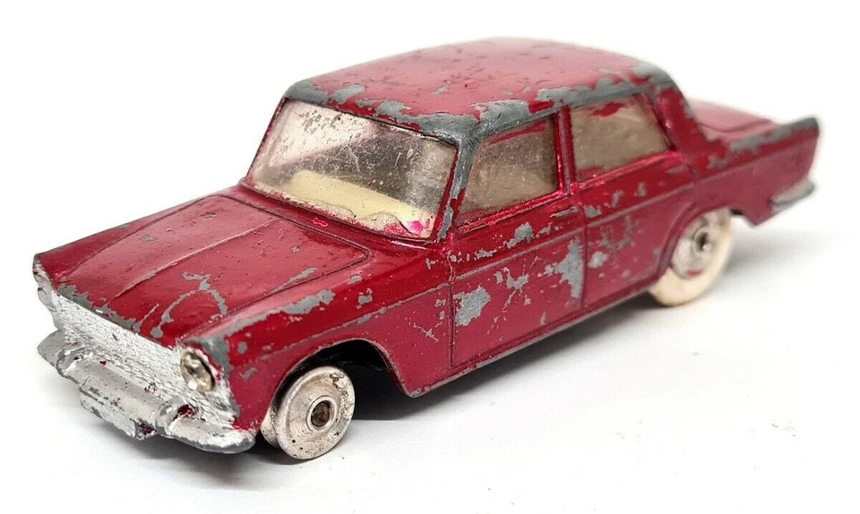Corgi Toys - Fiat 2100 Saloon Red 232 Vintage Toy Car for Restoration Spares - Image 2 of 4