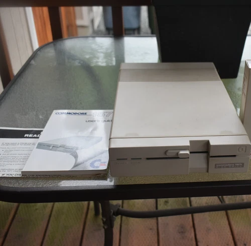 FLOPPY DRIVE FOR COMMODORE C64 64C 128 Powers on Untested