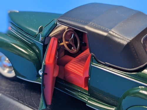 Signature 1939 Lincoln Zephyr Convertible - 1:32 Scale - Green - Picture 5 of 22