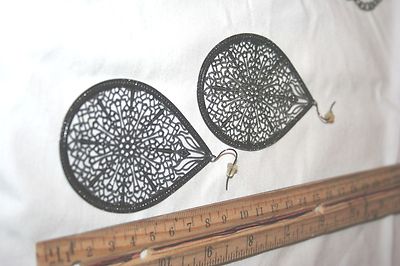 Teardrop Silver/Gray Cutout Design Pierced Earrings-preowned