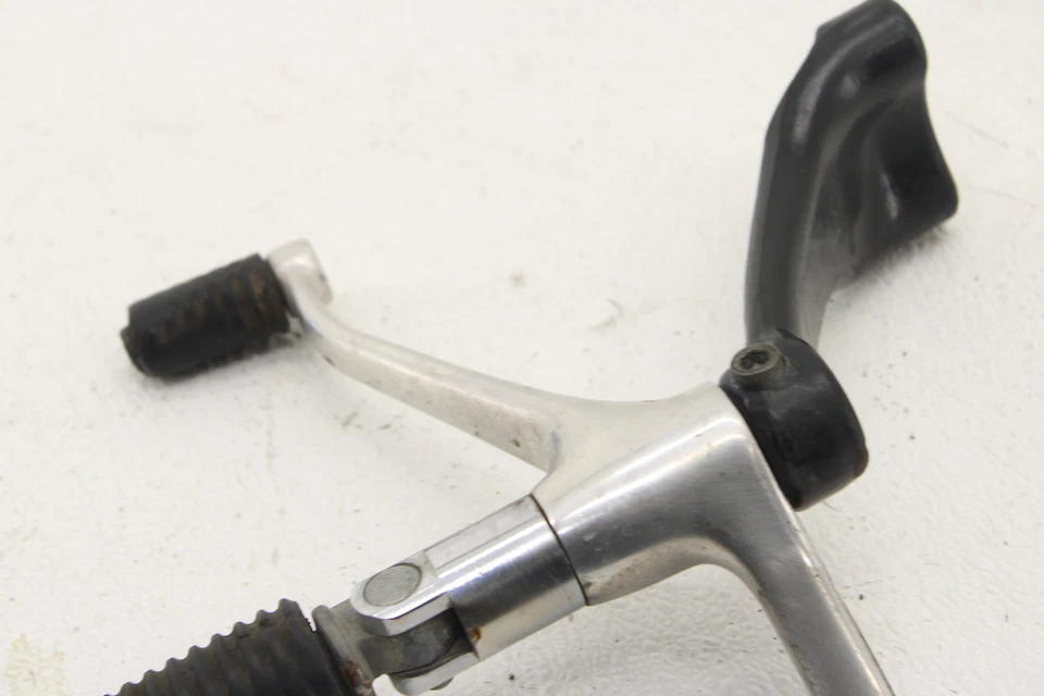 04-17 Harley Davidson Sportster 883 1200 pie delantero izquierdo y palanca de cambios Foto 3 de 4