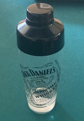 Jack Daniels Glass 20oz Cocktail Shaker Comes w/ Lid & Strainer Brand New!