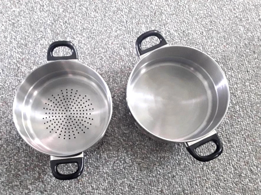 ESTIA GOURMET TRI PLY18-8 STAINLESS Korea 2 1/2/ Quart Pan & Strainer