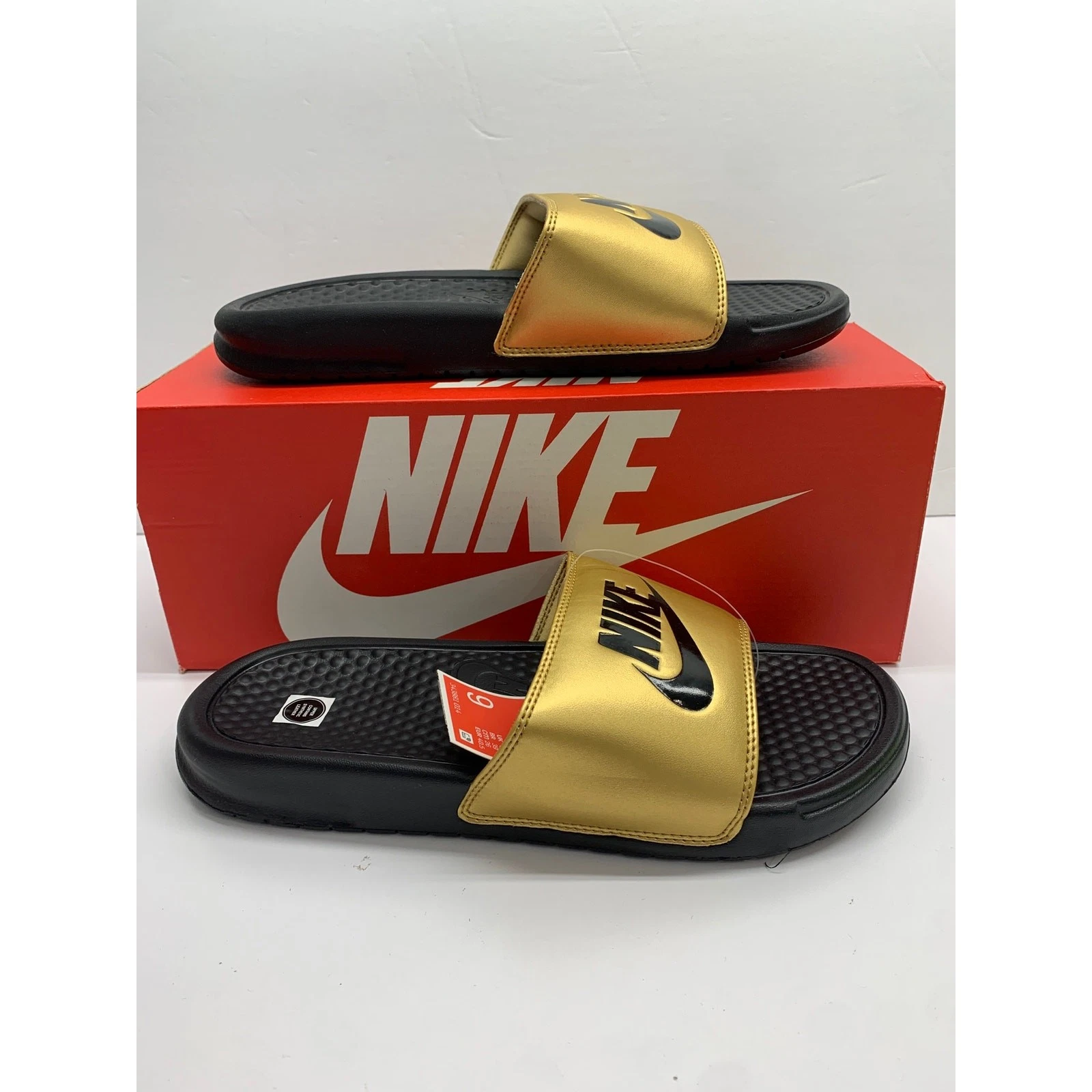 Slides Nike donna Benassi JDI taglia 9 nero oro metallizzato nuove con scatola 34381 014
