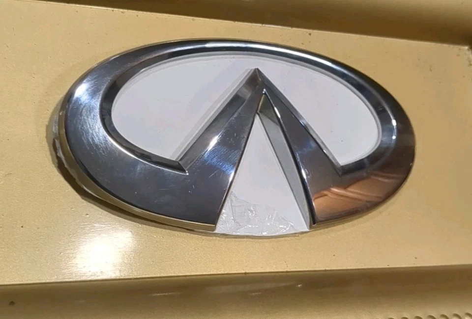 Infiniti QX56 2008-10 escotilla trasera puerta levadiza emblema insignia diámetro 6 1/8x3,0 pulgadas OEM (1) Foto 3 de 4