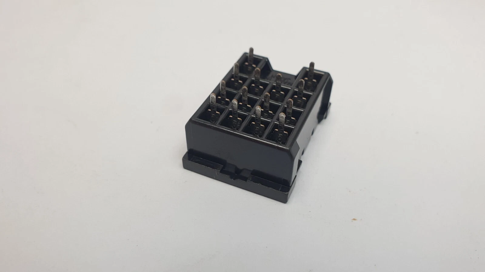 Omron PY14-02 socket with 14 PCB terminals