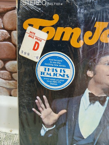 Tom Jones Live! At The Talk Of The Town - 1967 Vinyl Missing Inside Sleeve - Picture 2 of 8