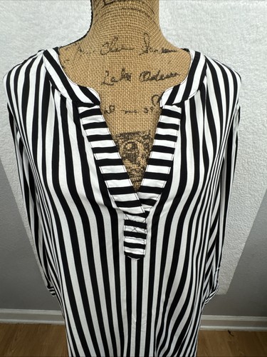 Jane + Delancey Popover Top Womens 1X Black White Striped Roll tab Button Back * - Picture 2 of 22