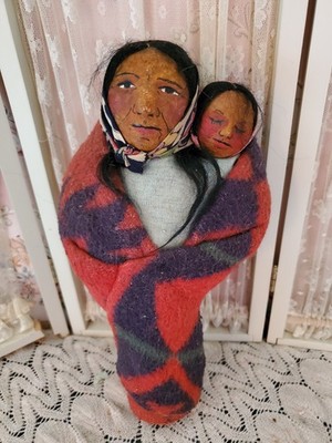 9 Zoll frühere Mary Frances Woods Indianerpuppe mit Papoose-Rohrsockel