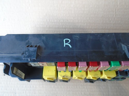 Land Rover Discovery 2 TD5 or V8 Under Bonnet Main Engine Fuse Box YQE000300 (R) - Picture 3 of 4