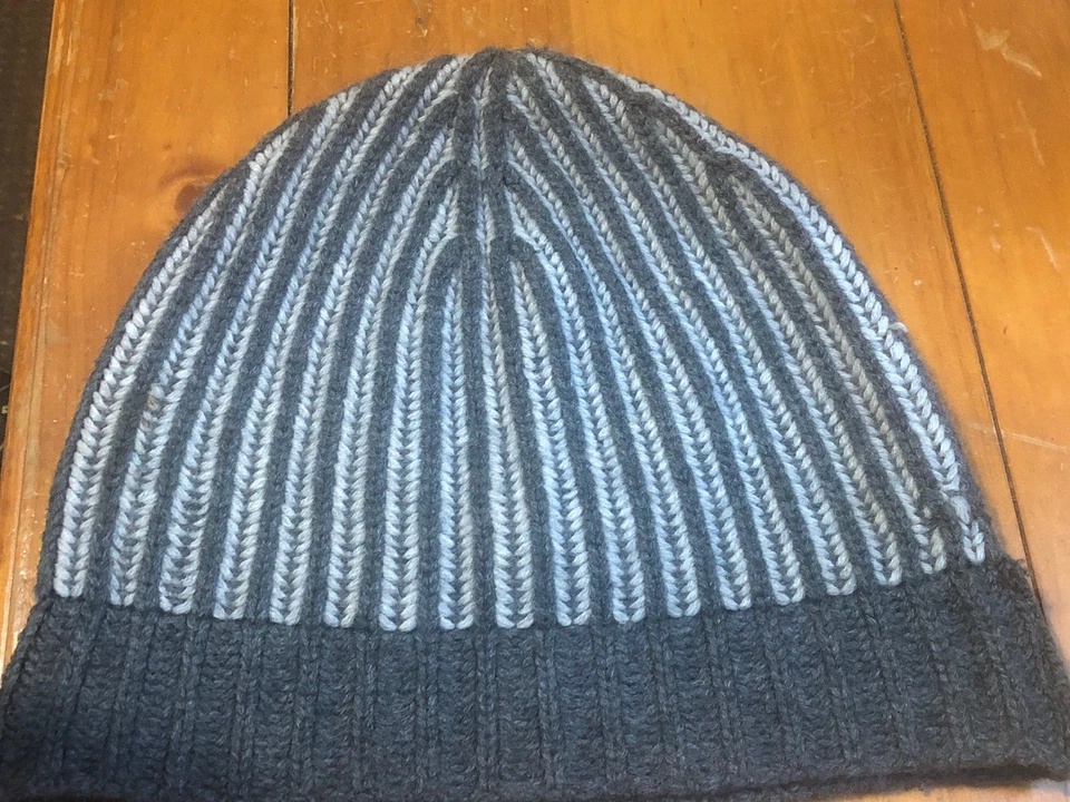 Gorra gorro tejido 100 % cachemir Union Made Johnstons Of Elgin Foto 2 de 4