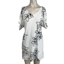 WAHINE TOA ~WOMEN'S MEDIUM - WHITE FLORAL SHORT SLEEVE V NECK MODAL BLEND DRESS