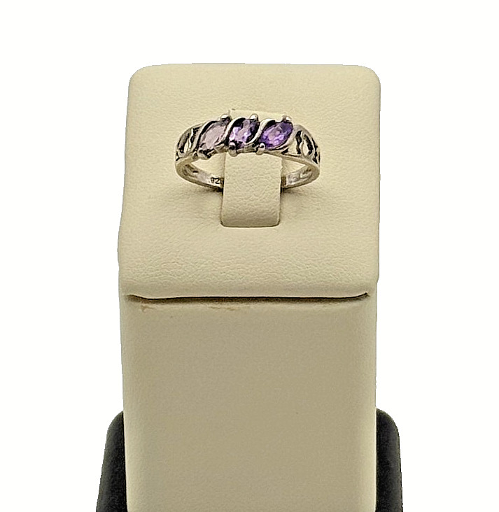 925 Sterling Silver Amethyst Heart Band Ring - Size 8