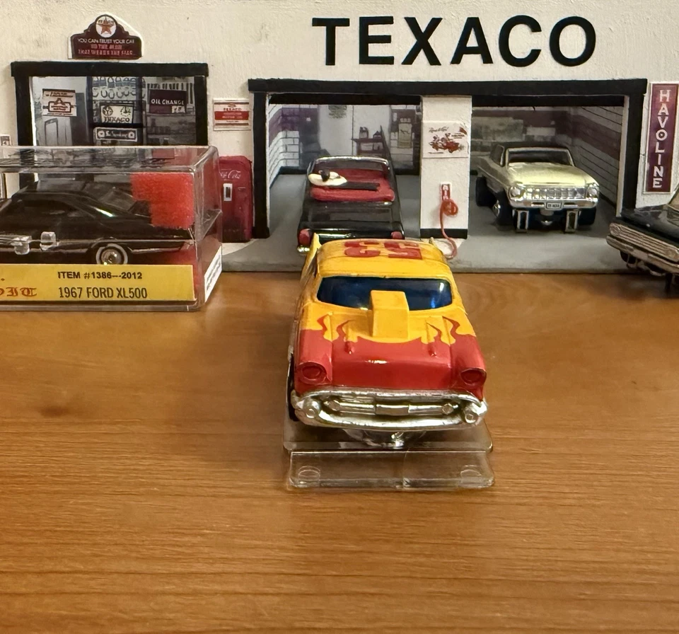 Carro caça-níqueis NOS Banded Tyco Curve Hugger #8573 H.O 57 Chevy Bel Air #53 Yel Flames - Imagem 4 de 4