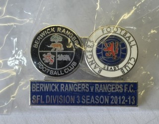 Berwick Rangers v Rangers FC SFL Division 3 Season 2012 13 Pin Badge new
