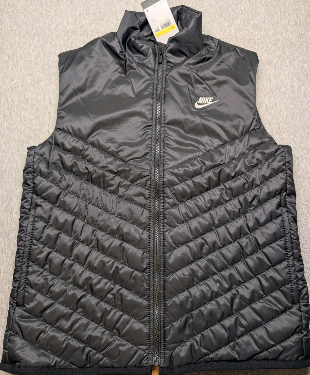 NWT Nike Mens Small Vest Black Therma Fit Windrunner Lightweight FB8201-011