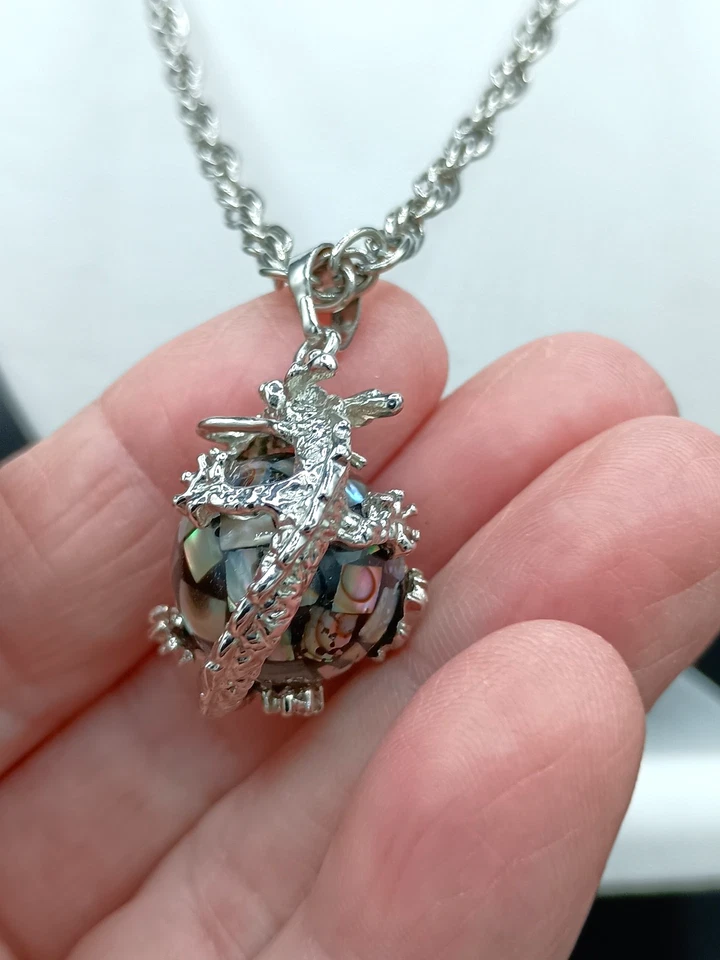 Collar Colgante Dragón Abulón Concha Globo Giros Articulados Cadena Tono Plata Foto 3 de 4