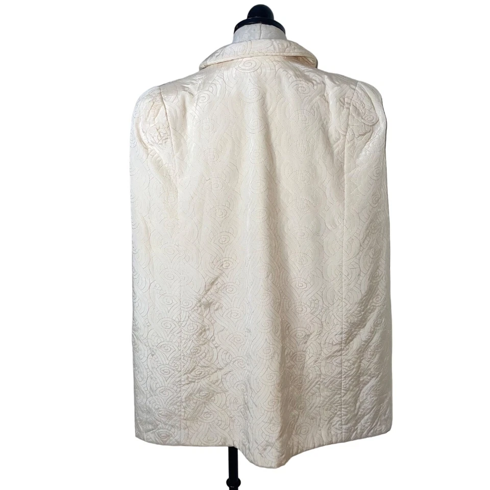 Sangers Capelet Womens Vintage Size Medium Cream Silk Quilted Lined Open Front - Image 3 of 4