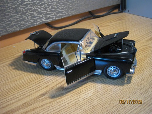 1/18 FACEL VEGA HK-500 HT IN BLACK BY SUNSTAR , NO BOX - Picture 14 of 19
