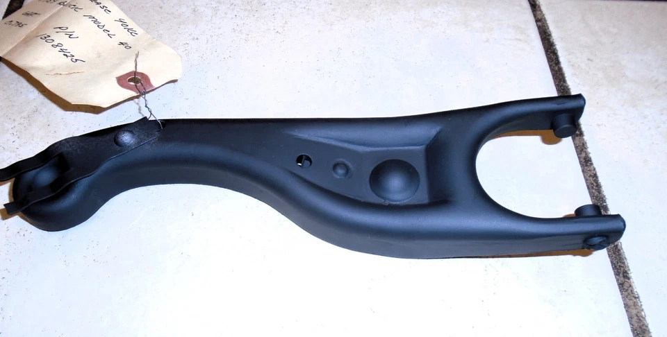 NOS 1939 BUICK Model 40 SPECIAL Clutch Fork GM: 1308425 - Imagem 2 de 3