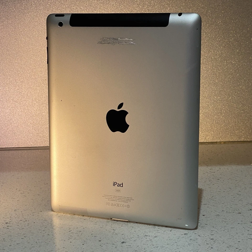 Apple iPad 3 A1430 - 32GB, Wi-Fi + 4G Cellular/ 9.7in - Black (AU Stock) #208 - Image 3 of 4