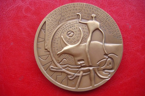 ITALY HUGE BRONZE 2010 CALENDAR MEDAL SIGN BY L. BERGAMINI WITH ORIGINAL BOX - Picture 9 of 16
