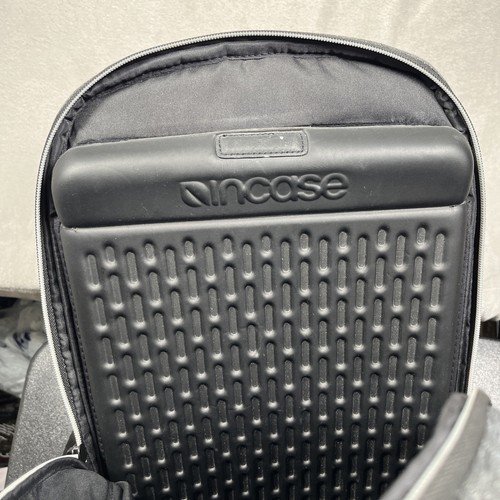 Incase Reform CL55589 Laptop Backpack Grey 13" Rucksack Travel Hard Back - EUC - Afbeelding 10 van 17