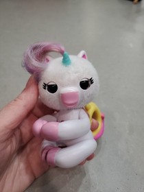 Fingerlings Interactive Baby Unicorn Reacts to Touch Sounds & Rea- 5In..103