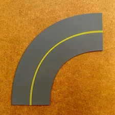 Hot Hobby RoadScapes HO Scale 2-Lane 90° Curve, Double Yellow (140–240mm Radius)