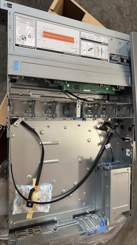 Dell PowerEdge R7415 2.5" X 24 BAY Chassis w/Backplane P1MJ3 2WVC1 - Picture 4 of 6
