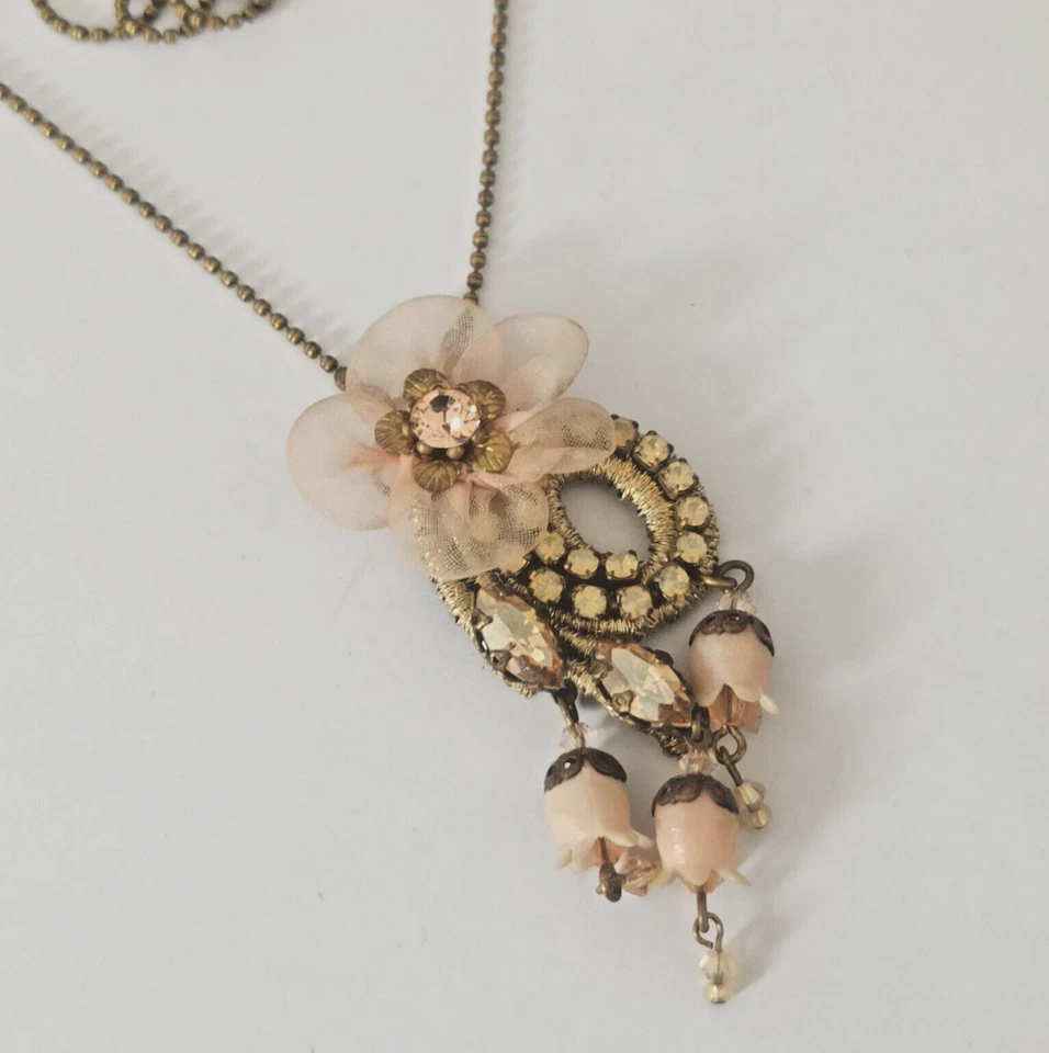 Colar Michal Negrin lótus floral romântico chique gasto rosa pastel renda retrô - Imagem 3 de 4