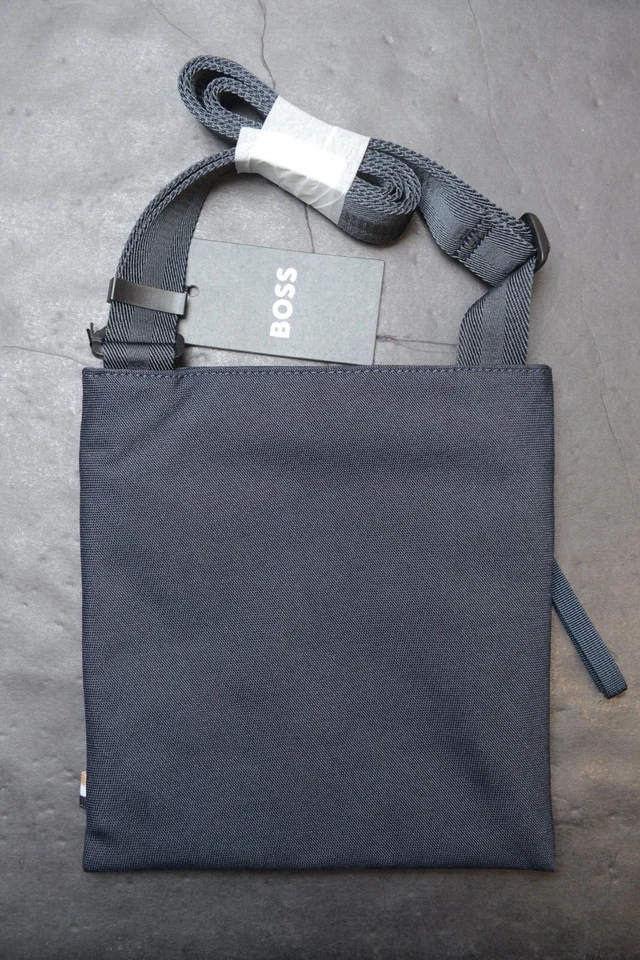 HUGO BOSS Pixel Logo Reciclado Material Azul Marino Sobre Sling Bolso Bandolera - Imagen 2 de 4