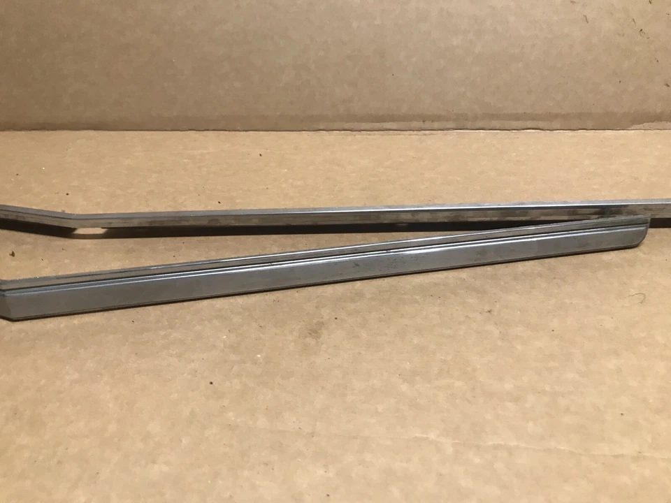 Cadillac Deville 1973 moldura cromada maletero y rejilla fabricante original bonito Foto 3 de 4