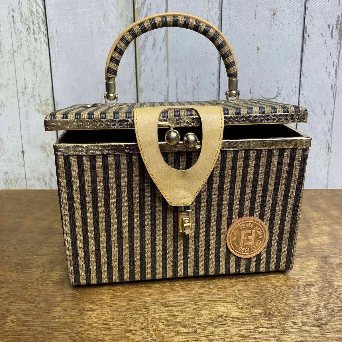 オリジナルケース・袋付きFenwickフェンウィックFS68 美品 Vintage Fendi Zucca Pequin Striped Train Case Top Handle Purse