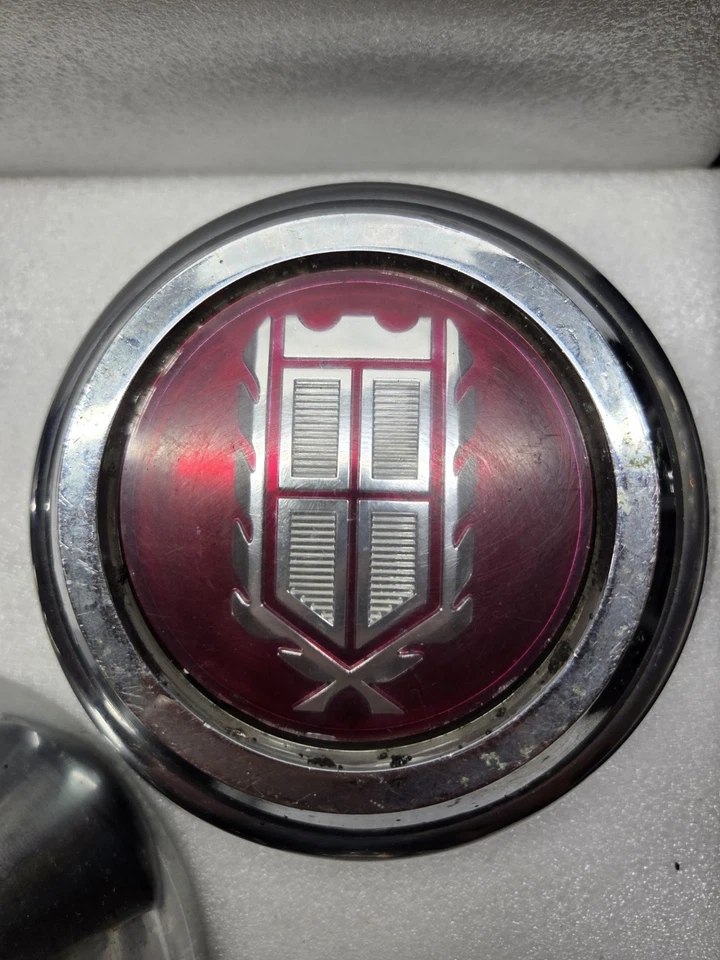 Lote de 5 tapas centrales llantas turbina Ford LTD Crown Victoria 1980-1991. Foto 3 de 4