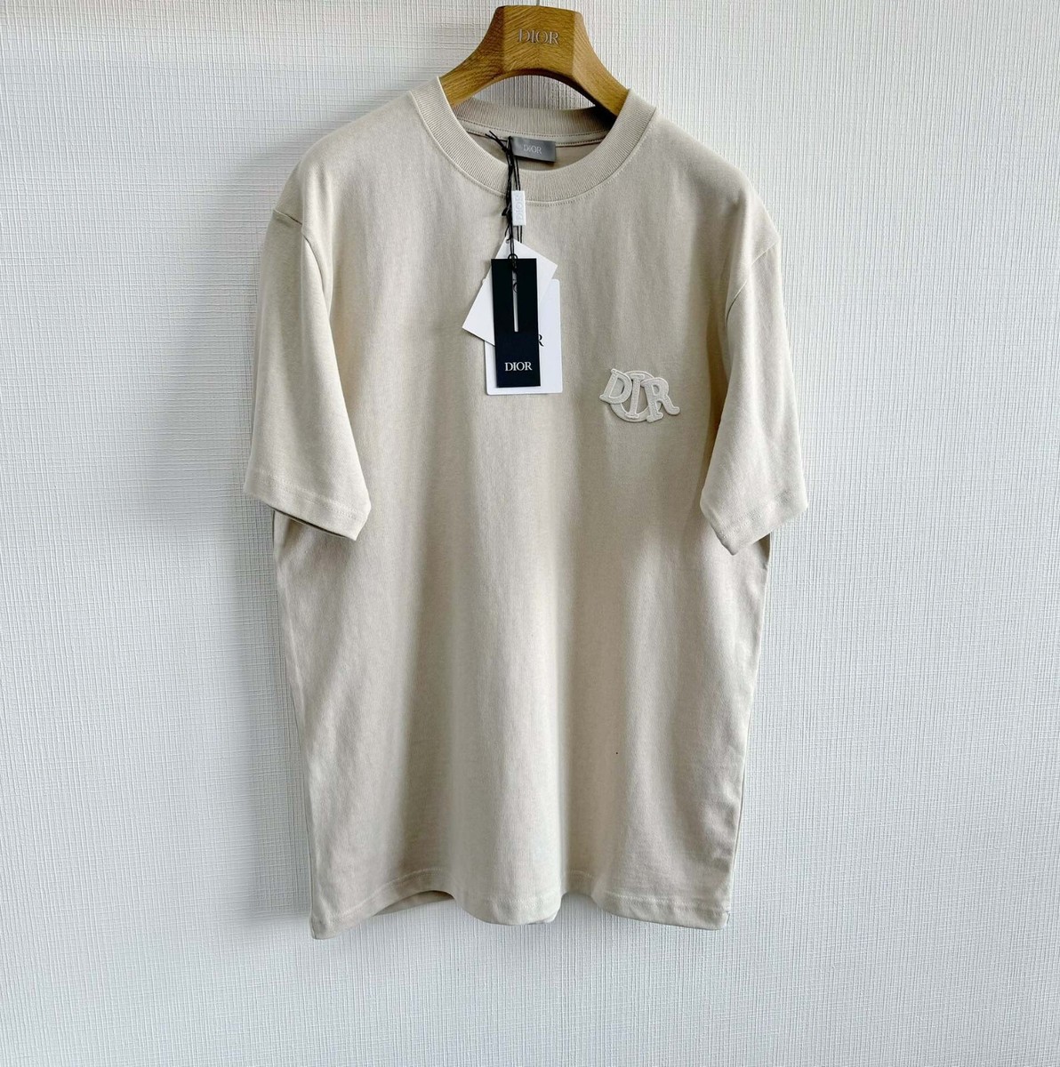 【シンプル＆エレガント♪】DIOR Charm シグネチャー Tシャツ Dior Charm T-Shirt - Relaxed Fit - Size XS - Men *Free