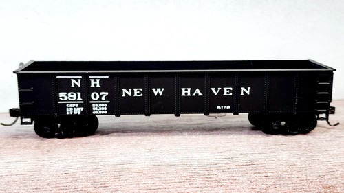Góndola New Haven RR 40' 58107 blanco y negro casa redonda dueño construida con Kadees HO | Zustand: Used