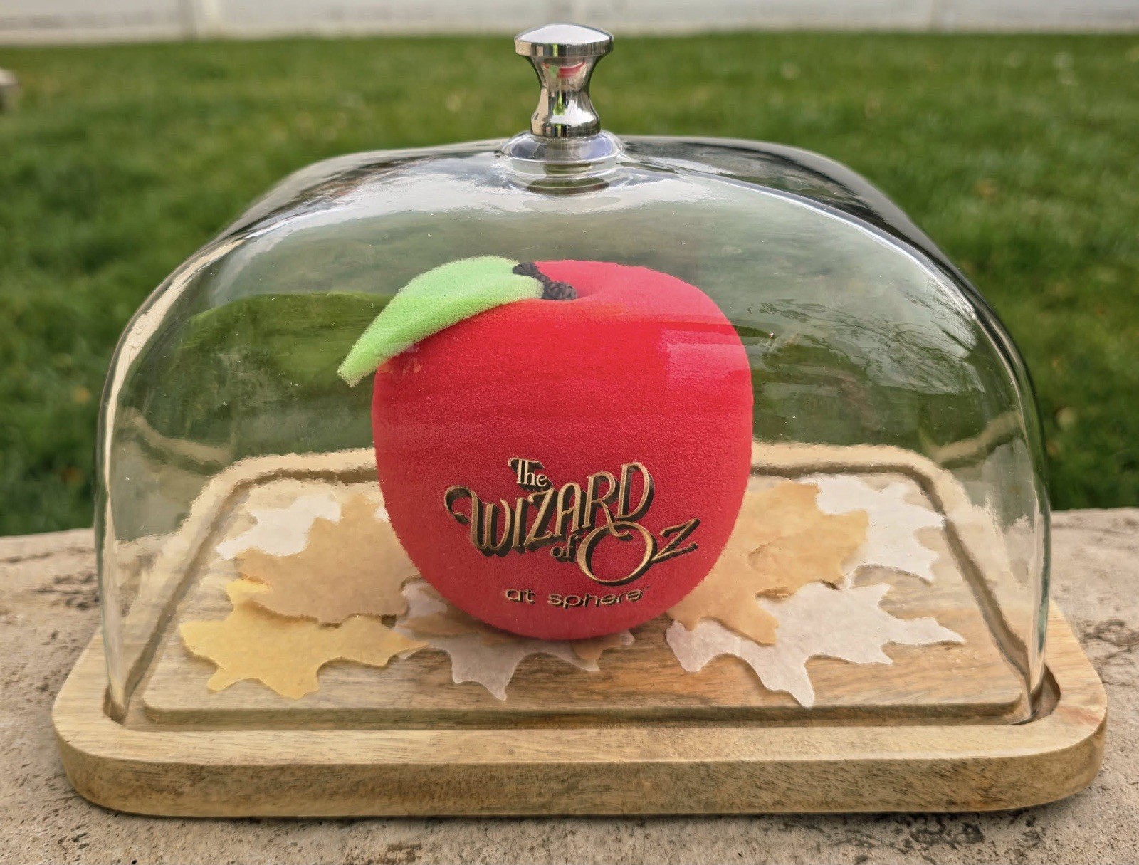 The Wizard of Oz Apple Souvenir The Sphere Las Vegas SHIPS SAME DAY IN HAND