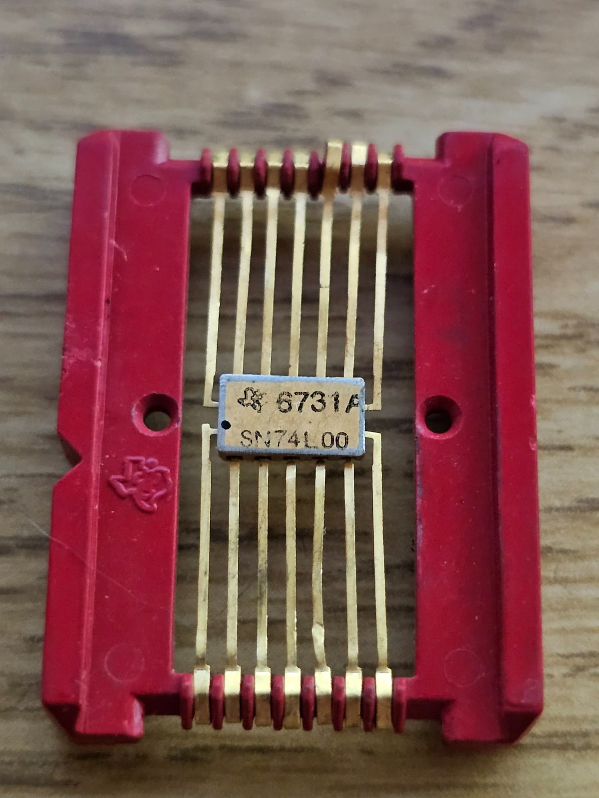 Texas Instruments SN74L00 Early Low Power TTL NAND IC Gold Lead Frame Vintage