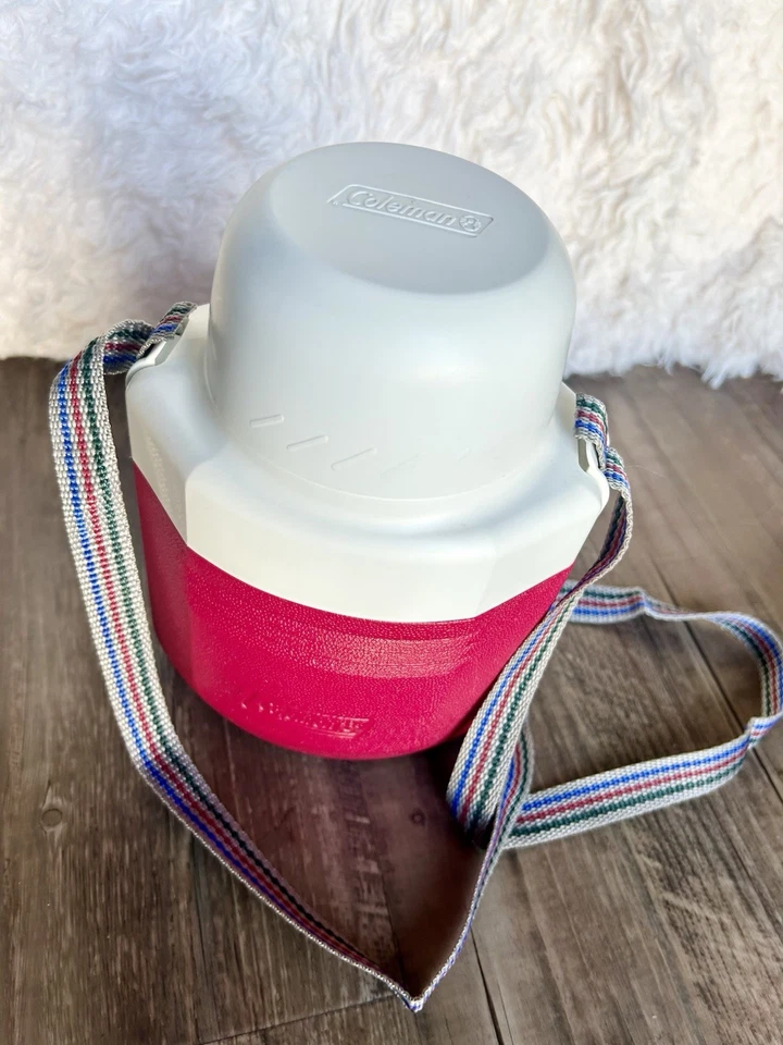 Jarra cantimplora de agua Coleman vintage roja blanca con caño y correa de transporte 5516 Foto 3 de 4