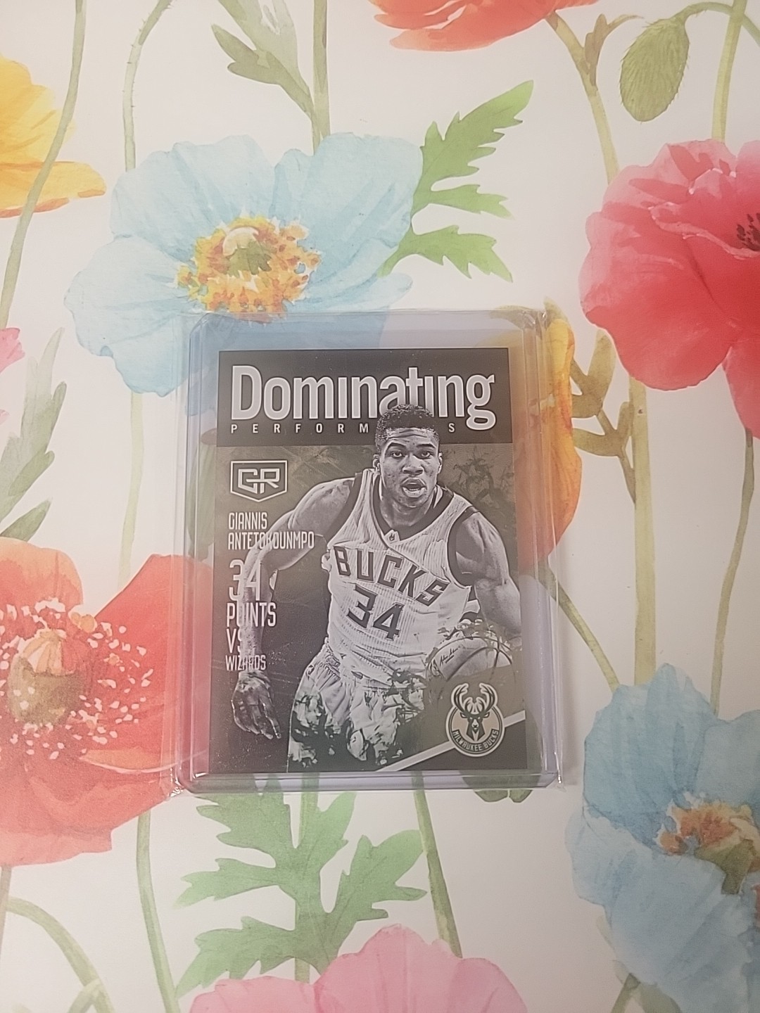 2016-17 Panini Grand Reserve Giannis Antetokounmpo Dominating Performances Foil
