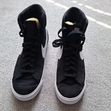 Nike Blazer Mid '77 Scamosciato Scarpe da Ginnastica Uomo Nero e Bianco (TG. UK 9 - EU 44)